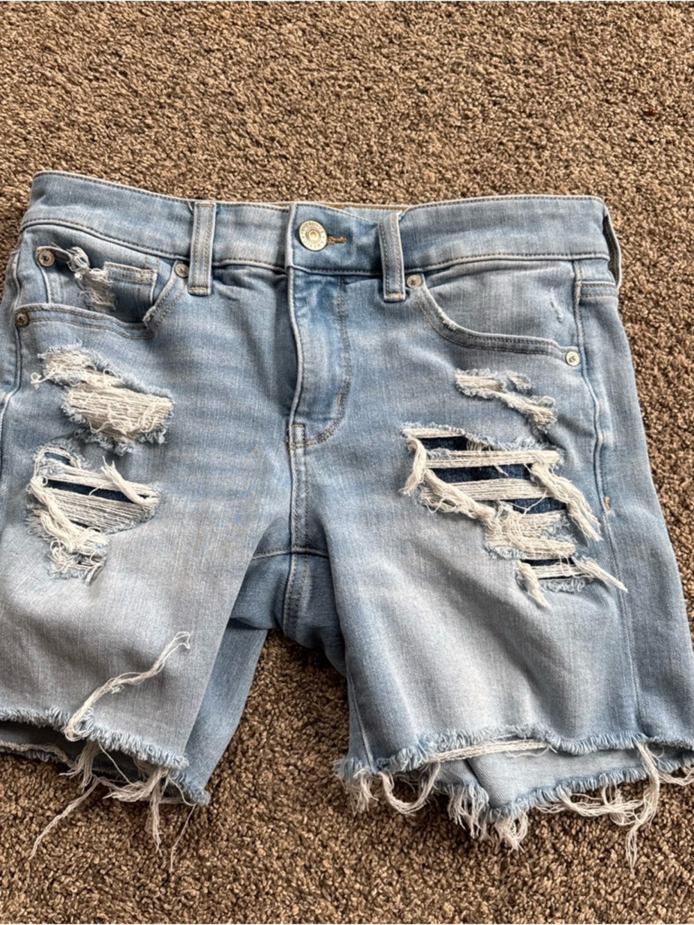 American Eagle Outfitters Light Wash Distressed Denim Shorts Women's 6 MIDI EUC